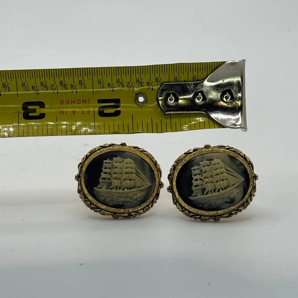 Vintage Dante Oval Cameo Cufflinks Gold Tone Tall Ship Sailboat Embossed Design‎